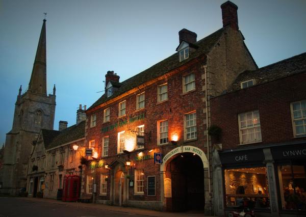 På billedet ses objektet The New Inn Hotel beliggende i byen Lechlade.