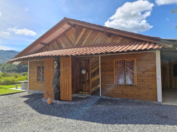 A la foto es mostra l'objecte Casa Ypê Amarelo 1 situat a la ciutat de Pomerode.
