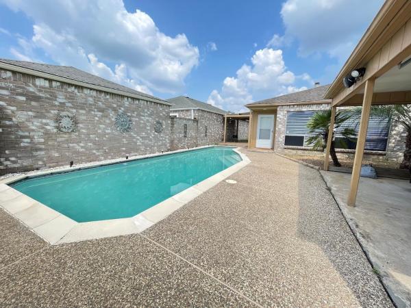 A la foto es mostra l'objecte Relaxing Houston Oasis with Pool situat a la ciutat de Four Corners.