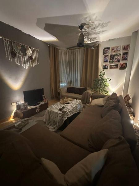 A la foto es mostra l'objecte Moe Room For Males Only situat a la ciutat de El Caire.