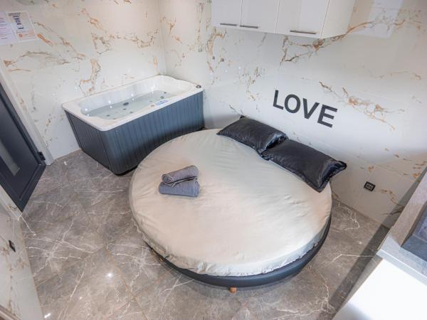 A la foto es mostra l'objecte Le Topaze - Spa & Jacuzzi situat a la ciutat de Manosque.