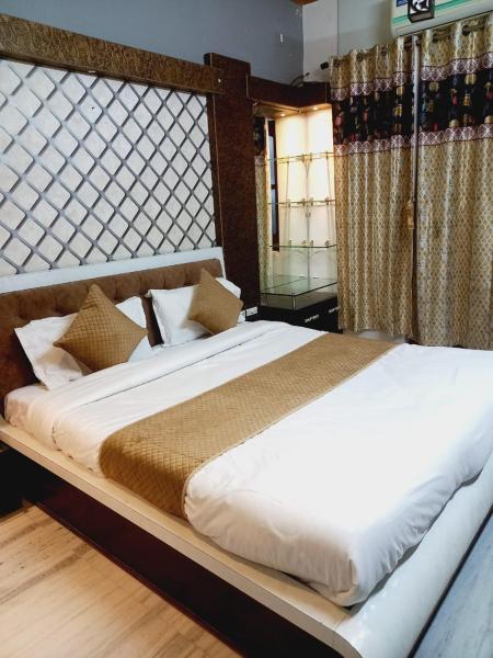 A la foto es mostra l'objecte HOTEL KESAR AMRAPALI Udaipur situat a la ciutat de Udaipur.