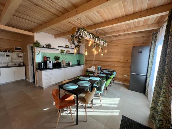 Auf dem Foto ist das Objekt Valley View Cabin in der Stadt Dealu Mare zu sehen.