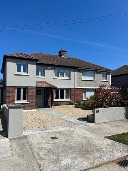 写真にはブラックロック市にあるLuxury 4 Bedroom Home, South Dublinが写っています。