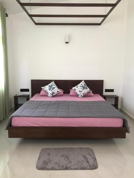 Na zdjęciu widoczny jest obiekt Isi Villa położony w mieście Dickwella.