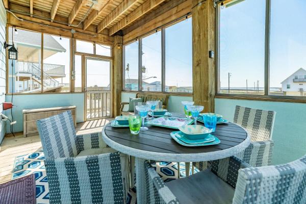 Auf dem Foto ist das Objekt 3 Covered Porches Sun Deck & Water Views in der Stadt Freeport zu sehen.