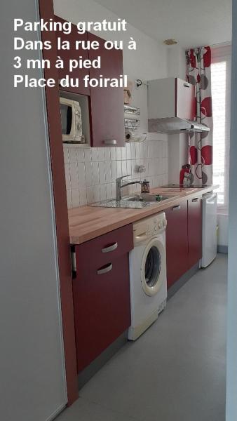 Na foto é possível ver o objeto Appartement 30 m2 - 2 pers - Plein sud - 1er étage droite - Wifi Fibre gratuite - Sans ascenseur - Non fumeur - Pas d'accueil d'animaux - localizado na cidade de Tarbes.