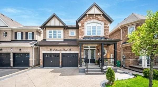 Na fotografii je vidět objekt Beautiful 4 bed 3 master bedrooms-pvt washrooms nacházející se ve městě Brampton.