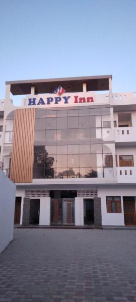 The photo shows the HAPPY Inn located in the city of Faizābād.