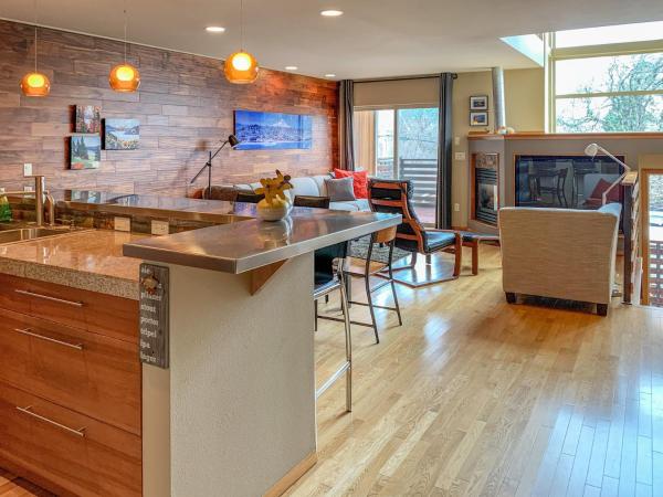 A la foto es mostra l'objecte Urban Loft 30 day minimum situat a la ciutat de Underwood.