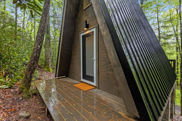 A la foto es mostra l'objecte Creekside situat a la ciutat de Rogers.