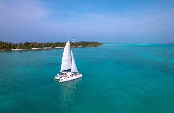 Na zdjęciu widoczny jest obiekt Island Luxury Sailing Yacht- Mobile Home położony w mieście Maalhos.