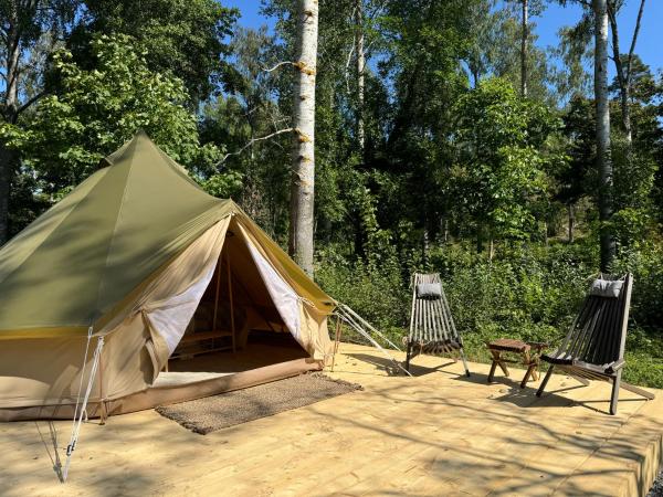 Na fotografii je vidět objekt Söderlångvik Glamping nacházející se ve městě Söderlångvik.