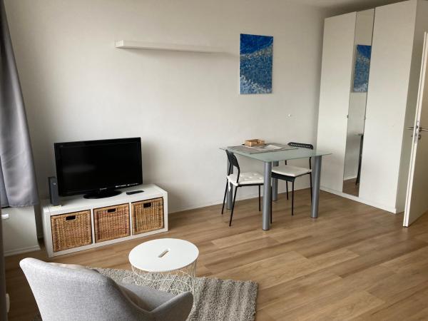 Auf dem Foto ist das Objekt Über den Dächern von Offenbach in der Stadt Offenbach zu sehen.