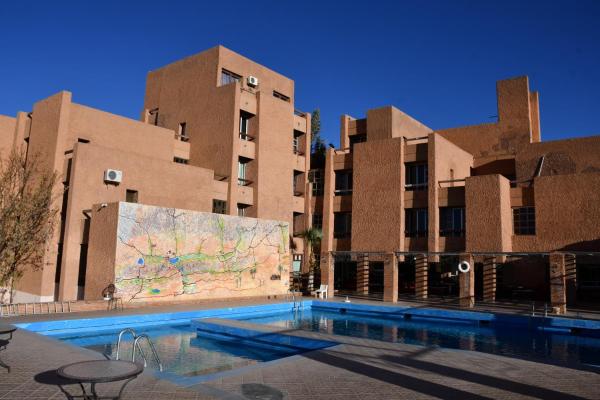 Na zdjęciu widoczny jest obiekt Hôtel Rose Mgouna położony w mieście Kalaat M'Gouna.