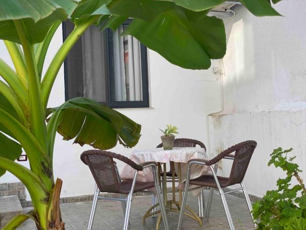Na fotografii je vidět objekt Villa Rubin-Cosy Villa With a Garden & patio nacházející se ve městě Durrës.