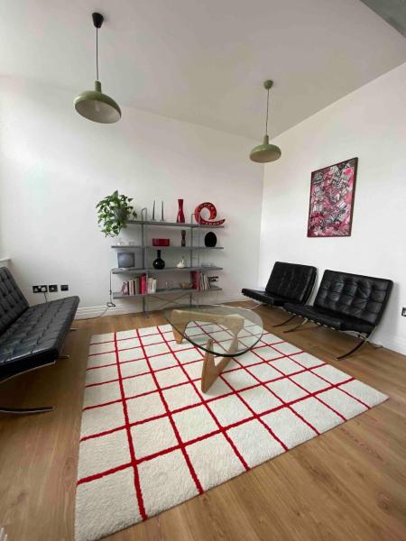 Entire Industrial Style Apartment With Free Parking & Wifi, Birmingham
