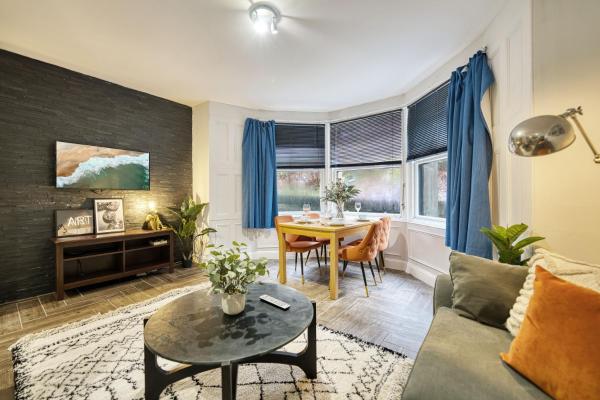 Spacious 4 Bedroom Apt Near West End Glasgow, Glasgow