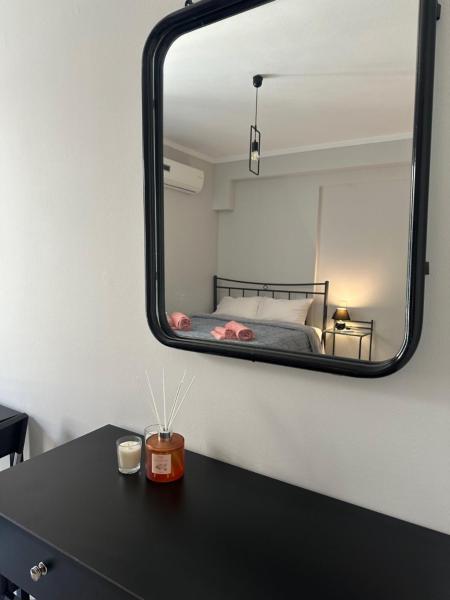 A la foto es mostra l'objecte Sophie's apartments situat a la ciutat de Patra.