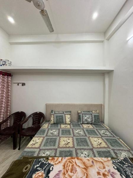 Auf dem Foto ist das Objekt Manoj home stay in der Stadt Ayodhya zu sehen.