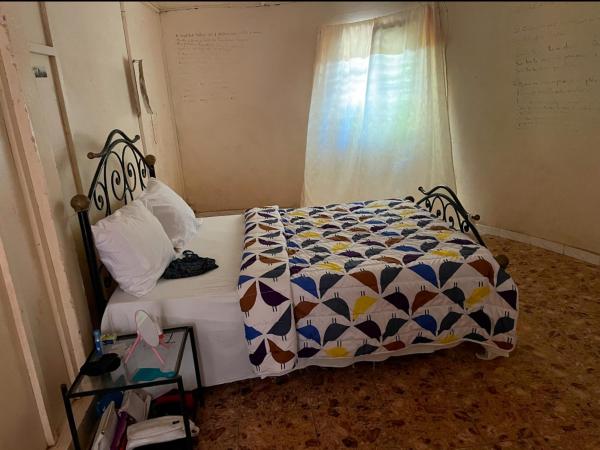 A la foto es mostra l'objecte Chez Niominka Bi à Niodior situat a la ciutat de Dinouar.