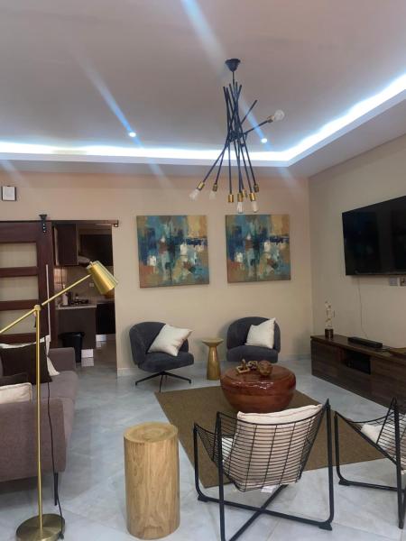 På billedet ses objektet Cozy 2-Bedroom Apartment in Accra beliggende i byen Tantra Hill.