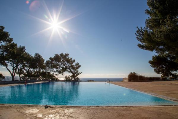 Nella foto è visibile l'oggetto Cadre exceptionnel - Appt Classé 3 entièrement climatisé - Mer-piscine-tennis situato nella città di Bandol.