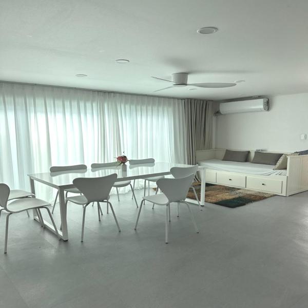 New Jins House - 5mins to Myeongdong station, 3 rooms, big living rooms, Seul
