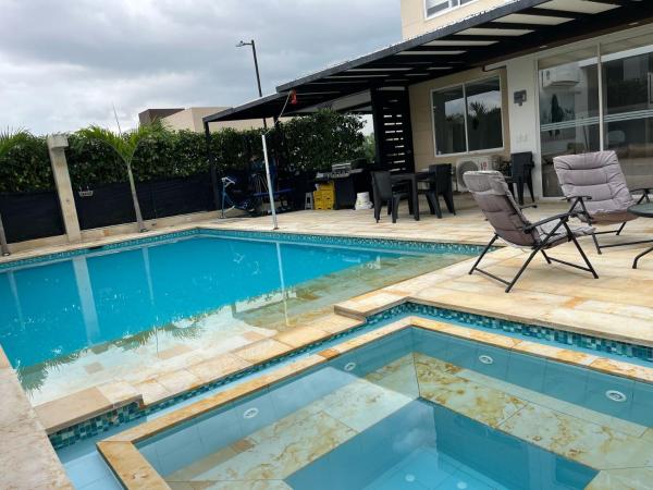 Na fotografii je vidět objekt Beautiful House with private pool Ricaurte Girardot nacházející se ve městě Ricaurte.