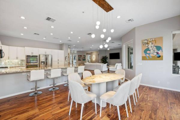 Doheny Drive Suite city view experience, Los Angeles