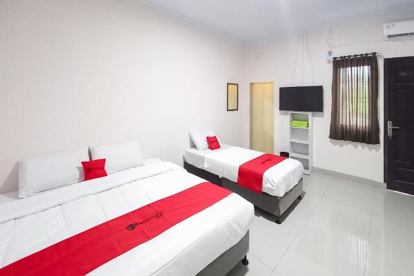 Nella foto è visibile l'oggetto RedDoorz Syariah at Wisma Seroja Indah Duri situato nella città di Duri.