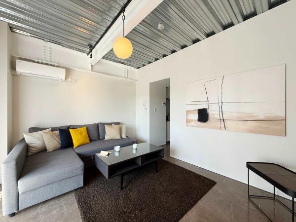 Na zdjęciu widoczny jest obiekt b hotel Komachi - 1 BR Apartment Free Breakfast Included położony w mieście Hiroszima.