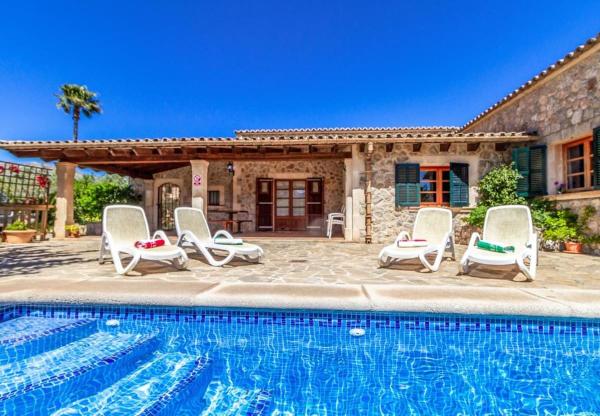 写真にはポリェンサ市にあるBeautiful villa in the countryside near Pollensa by Renthousingが写っています。