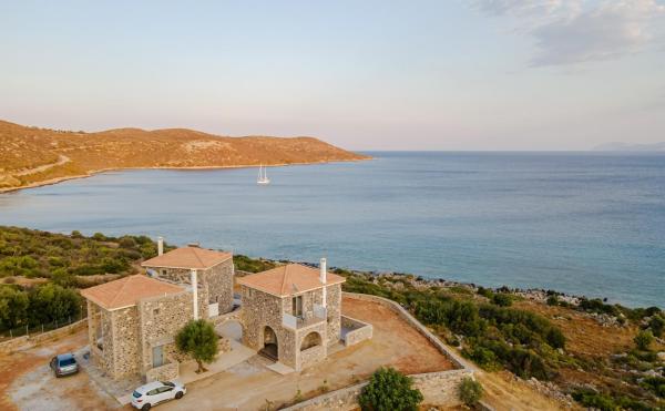 Kuvassa näkyy kohde Katerina's Villas - Monemvasia Beachfront Stone Paradise, joka sijaitsee kaupungissa Monemvasia.