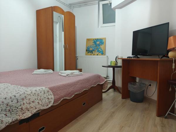 A la foto es mostra l'objecte The Nest situat a la ciutat de Bucarest.