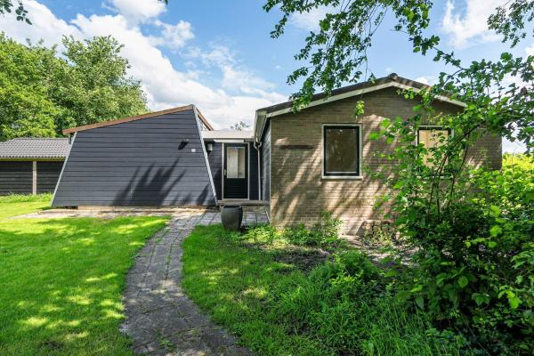 På billedet ses objektet Vakantiehuisje Sinneblom beliggende i byen Grou.