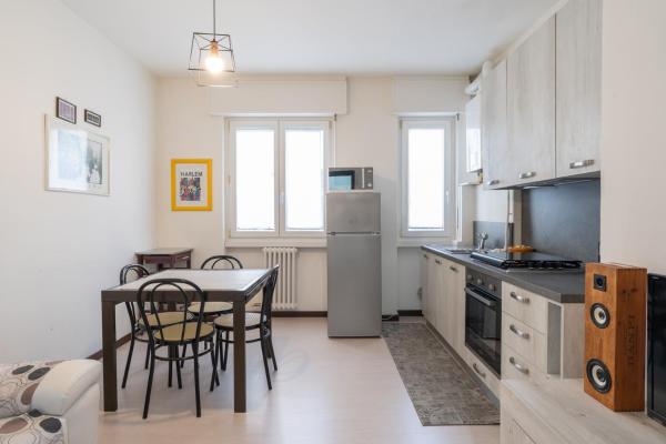 A la foto es mostra l'objecte La casa di Ange situat a la ciutat de Lecco.