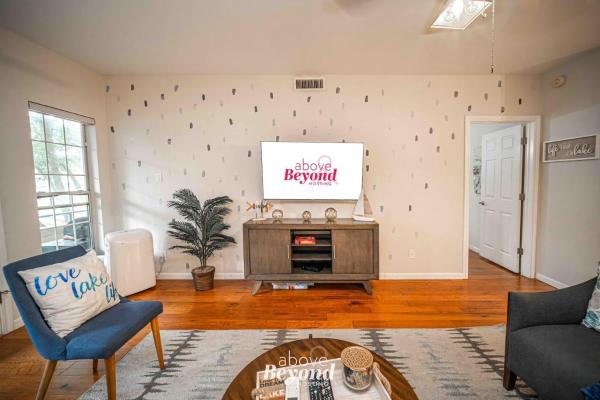 Meet Me At The Lake - Gated Staycation Hideaway - Lago Vista, TX