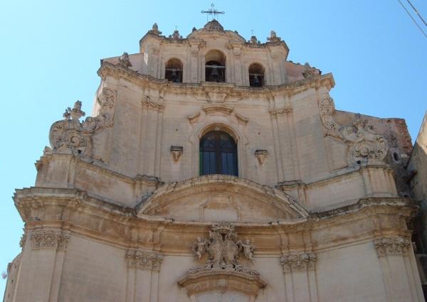 A la foto es mostra l'objecte Al vicolo situat a la ciutat de Noto.