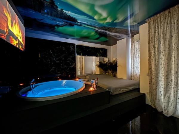 Nella foto è visibile l'oggetto S O P H I A room by 50 shades situato nella città di Baia Mare.