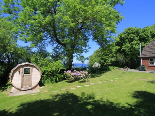A la foto es mostra l'objecte Strandhaus am Mühlendamm situat a la ciutat de Neukirchen.
