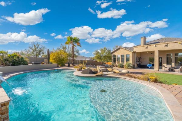 A la foto es mostra l'objecte Stunning 4br Retreat W Private Pool situat a la ciutat de Phoenix.