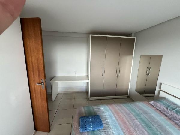 På bildet vises objektet Apartamento, um quarto, ar condicionado som ligger i byen Santa Tereza do Oeste.
