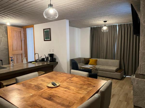 Kuvassa näkyy kohde MONTEPINAR Mazamitla Minutos antes glorieta ppal, joka sijaitsee kaupungissa Puente de las Cuevas.