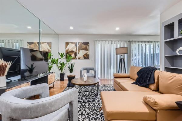 A la foto es mostra l'objecte Your Walkable King Bed Getaway - Sleeps 4 - Pool Pkg situat a la ciutat de Austin.