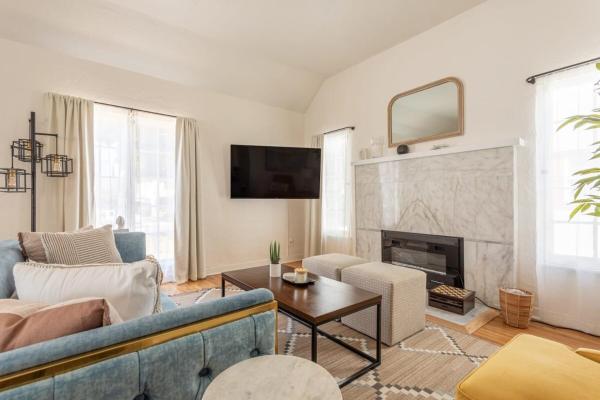 Charming 1920s Cottage on a Quiet Cul-de-Sac, Los Angeles
