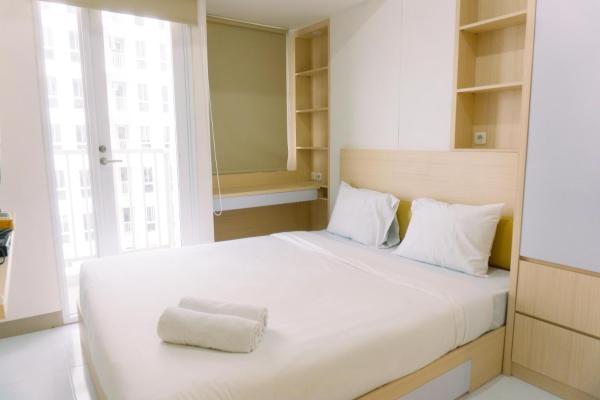 A la foto es mostra l'objecte New and Nice Designed Studio at Tokyo Riverside PIK 2 Apartment By Travelio situat a la ciutat de Gedong.