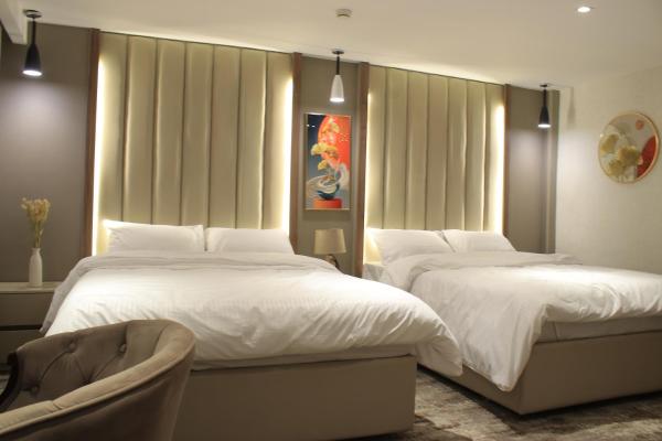照片显示了位于Irbid市的Azmal Hotel & Suites物件。