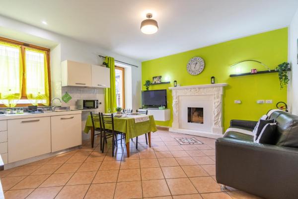 Op de foto is het object Cozy Flat with Private Garden te zien, gelegen in de stad Paderno Dugnano.