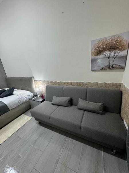 Na zdjęciu widoczny jest obiekt B&B Camilla położony w mieście Rocca dʼEvandro.